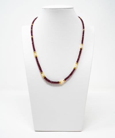 Opal mit Rubin, goldene Teile